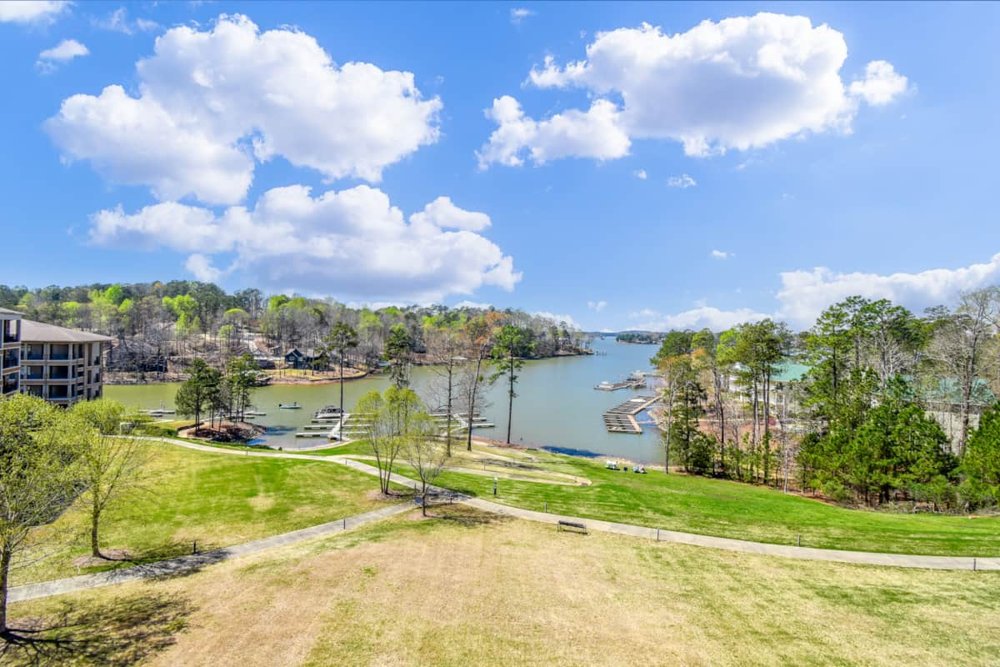 Stoneview Lakeside Dreams
